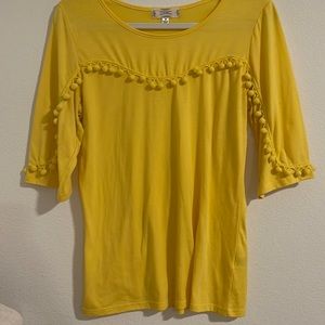 Super stylish yellow top perfect with jeans.